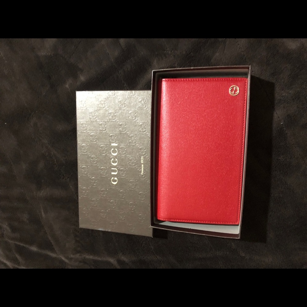 Authentic Gucci wallet with shoulder strap sliver! - Picture 5 of 5